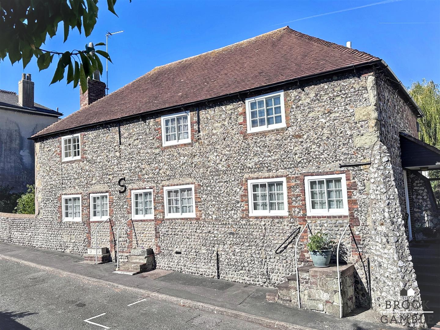 3 Bedroom House for Sale: £599,950. Church Lane in Eastbourne, East Sussex